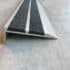 Nariz Grada Antideslizante 57x2500mm Aluminio Cromo Mate+Negro