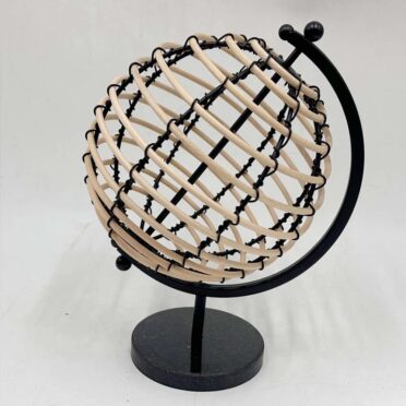 Globo Terráqueo Giratorio en Metal y Madera en color Negro y Base de Mármol